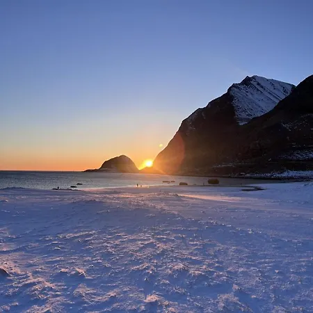 בית נופש Arctic Waves Cottage, Haukland לקנס