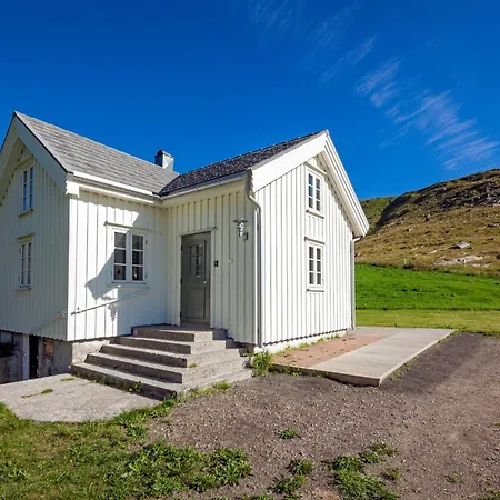 בית נופש Arctic Waves Cottage, Haukland