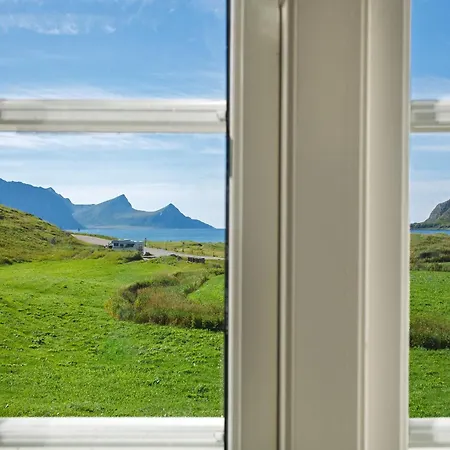 The Haukland House, Between Peaks & Sea 別荘 *