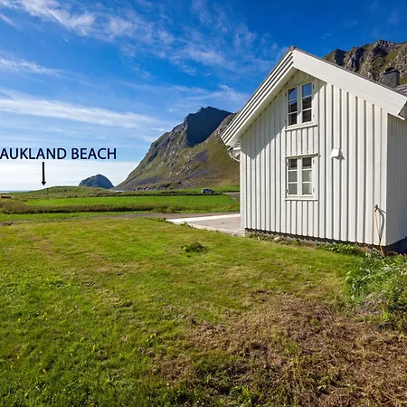 בית נופש Arctic Waves Cottage, Haukland לקנס