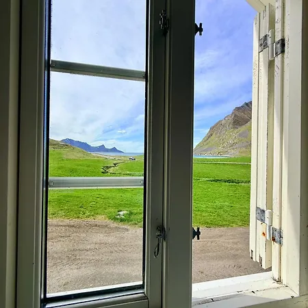 別荘 The Haukland House, Between Peaks & Sea *