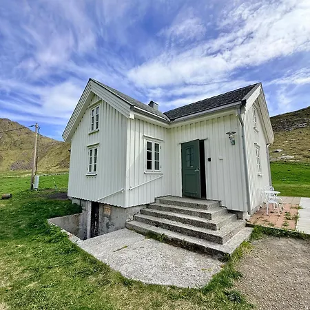 The Haukland House, Between Peaks & Sea