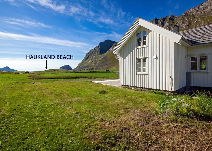 בית נופש Arctic Waves Cottage, Haukland לקנס